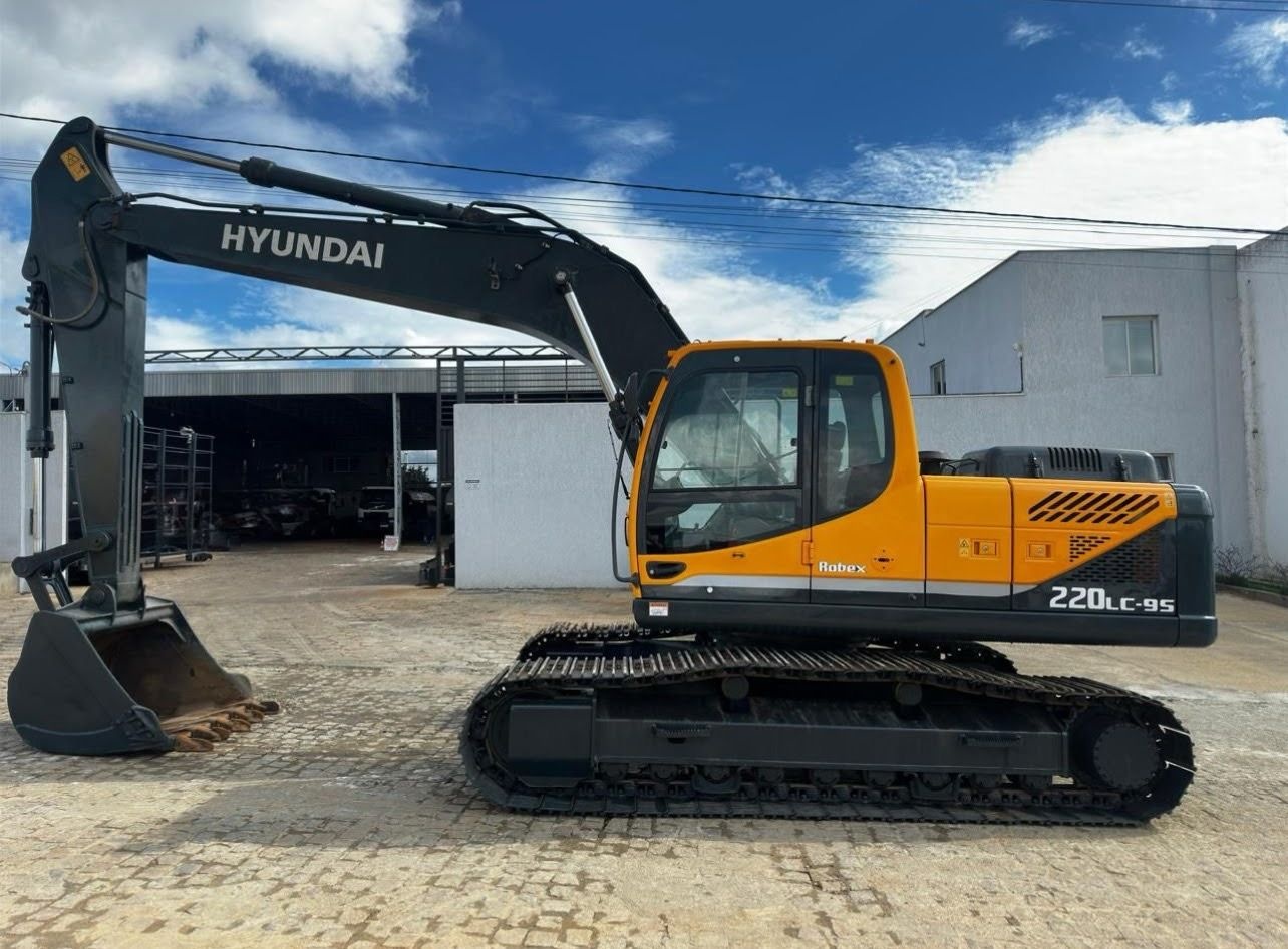 Escavadeira Hyundai 220LC-9S ano 2021