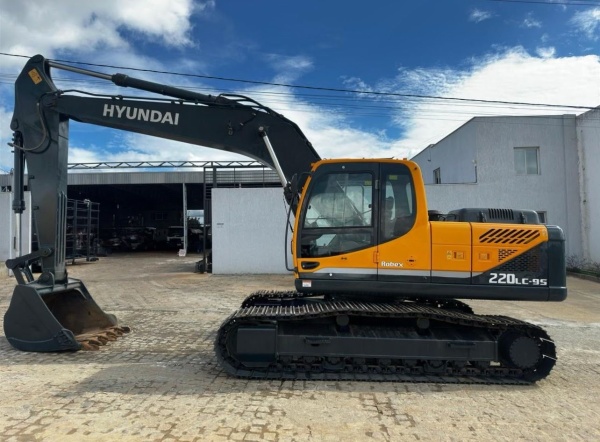 Escavadeira Hyundai 220LC-9S ano 2021