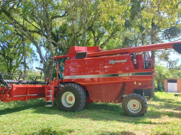 Colheitadeira Case Axial-Flow 2388 ano 2002