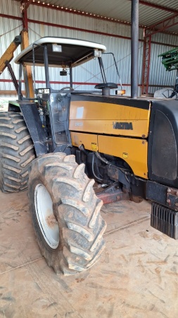 Trator Valtra BM 110 ano 2002