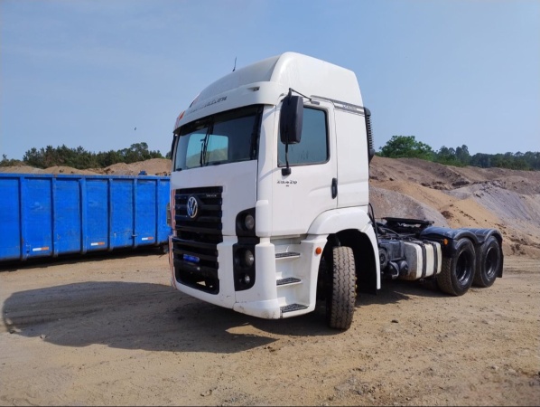 Caminhão Volkswagen 25.420 Constellation  ano 2014
