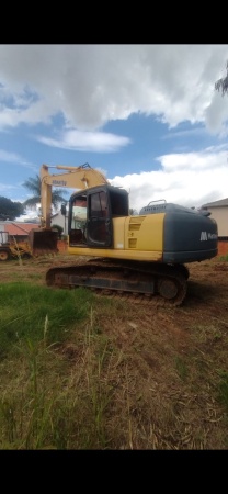 Escavadeira Komatsu PC200 ano 2014