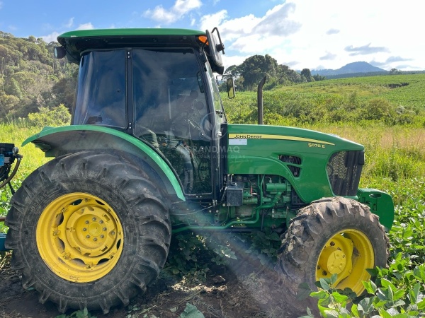 Trator John Deere 5078 E ano 2015