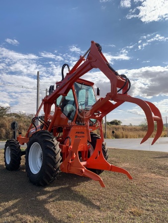 Trator Valtra BM 100 ano 2012