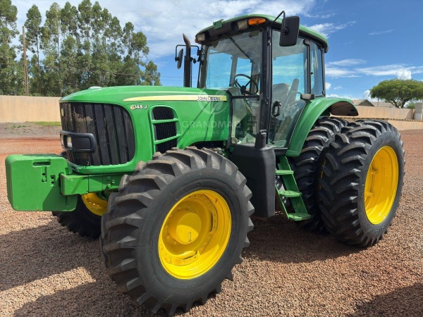 Trator John Deere 6145J ano 2014