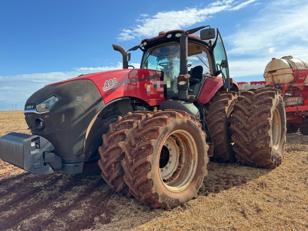 Trator Case 400 ano 2023
