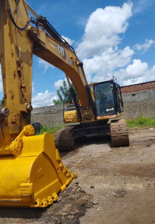 Escavadeira Caterpillar 336 ano 2021