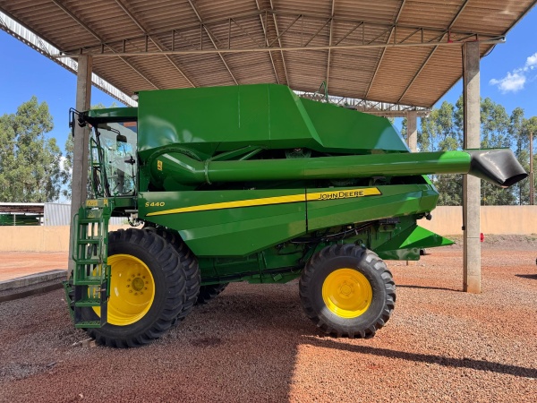 Colheitadeira John Deere S440 ano 2017 - S440 - Máquinas Agrícolas