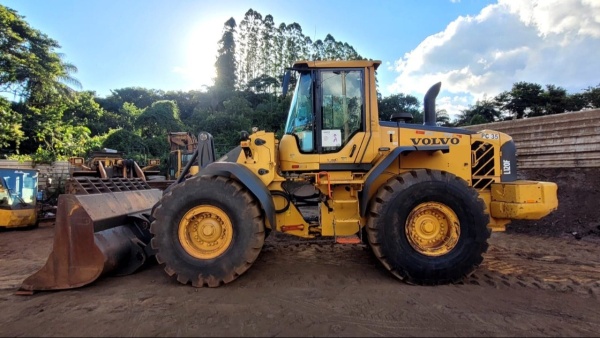 Pá Carregadeira Volvo L120F ano 2021