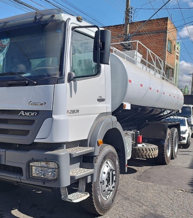 Caminhão Mercedes Benz MB 2831 ano 2012 - MB 2831 - Caminhões e Carretas