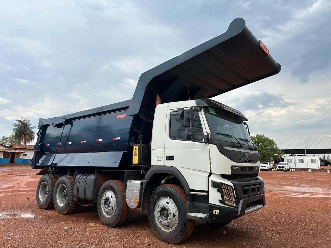 Caminhão Volvo FMX 500 ano 2021