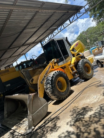 Pá Carregadeira New Holland W130B ano 2014