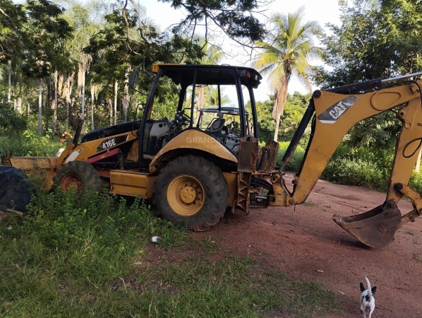 Retroescavadeira Caterpillar 416 E ano 2011