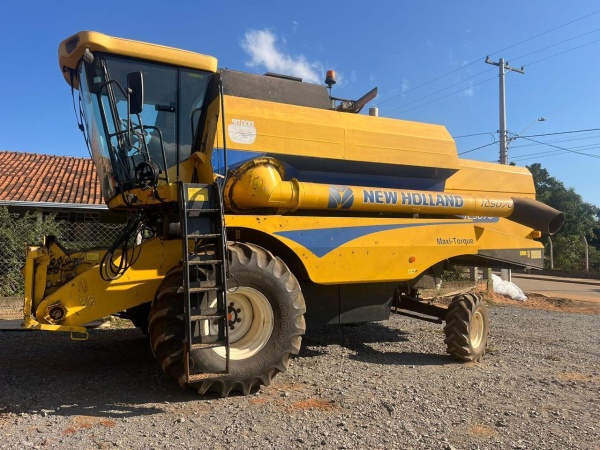 Colheitadeira New Holland TC 5070 - Máquinas Agrícolas