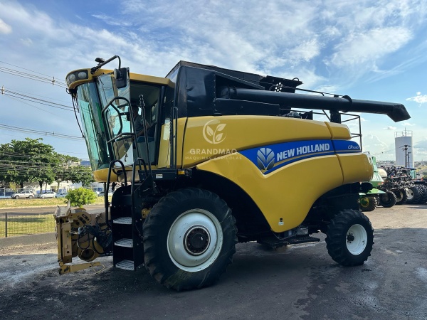 Colheitadeira New Holland CR5080 ano 2012