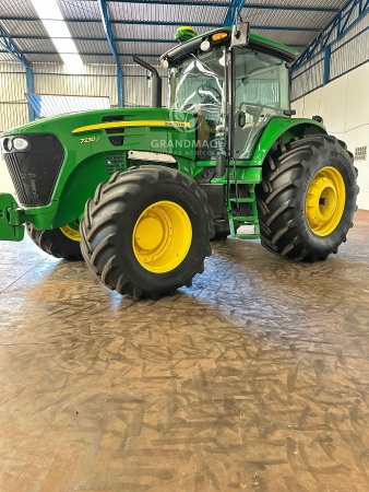 Trator John Deere 7230 J ano 2020