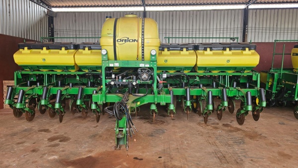 Plantadeira John Deere 2115 ano 2017