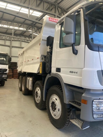 Caminhão Mercedes Benz Actros 4844 8X4 ano 2018 - Actros 4844 8X4 - Caminhões e Carretas
