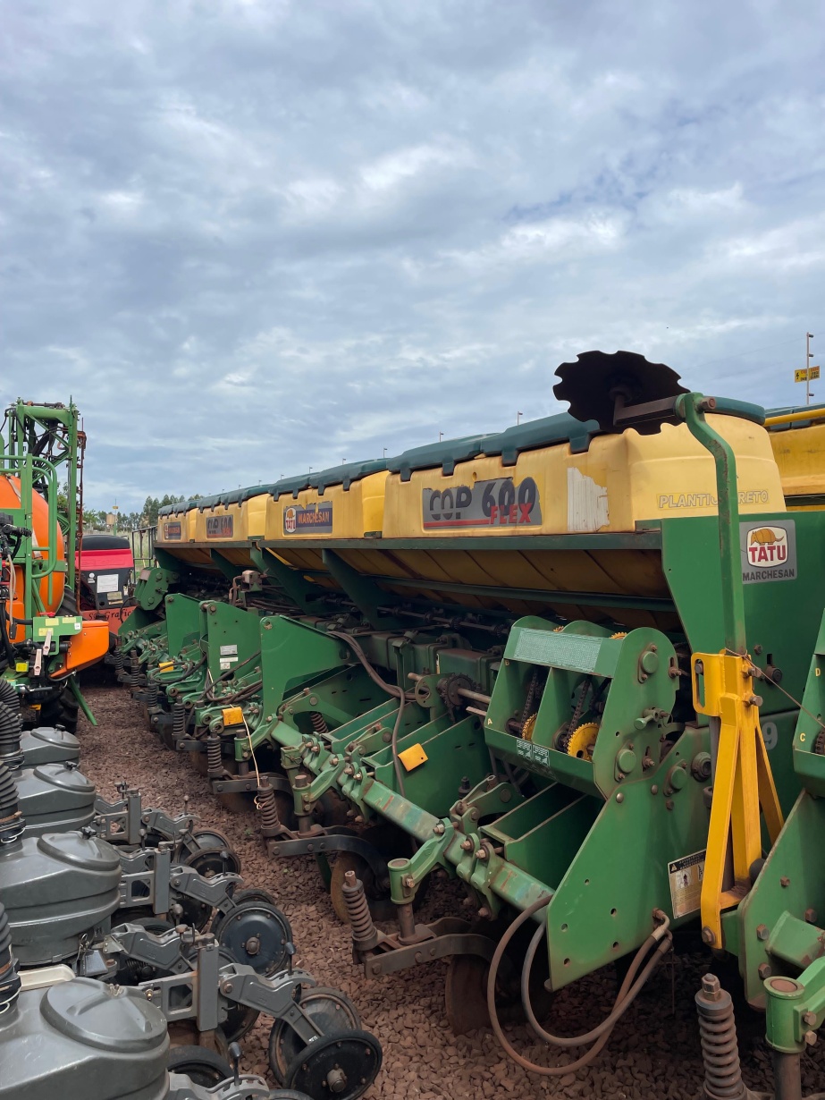 Plantadeira Tatu Marchesan COP 600 FLEX ano 2015