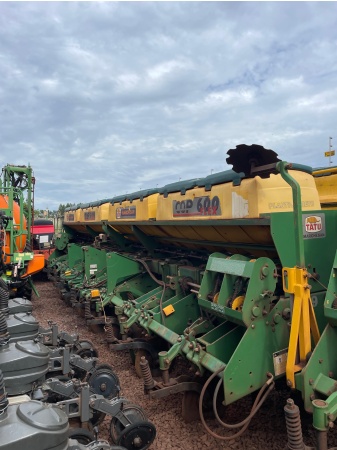 Plantadeira Tatu Marchesan COP 600 FLEX ano 2015