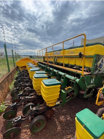Plantadeira Tatu Marchesan COOP FLEX ano 2012