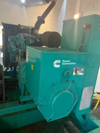 Gerador de Energia Cummins 210 kVA ano 2010