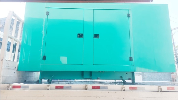 Gerador de Energia Cummins 170 kVA ano 2013