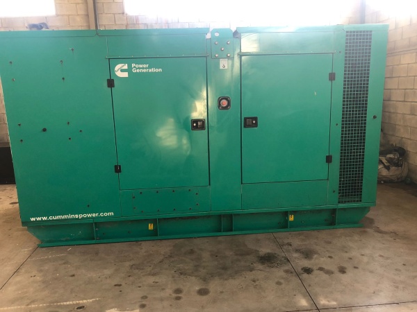 Gerador de Energia Cummins 230 kVA ano 2015