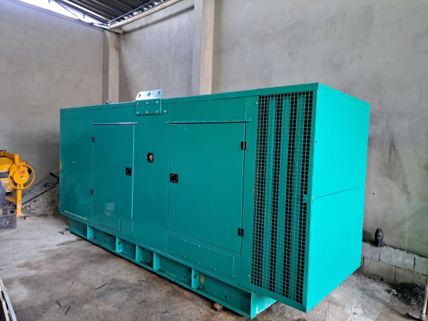 Gerador de Energia Cummins 500 kVA ano 2013 - 500 kVA - Outros