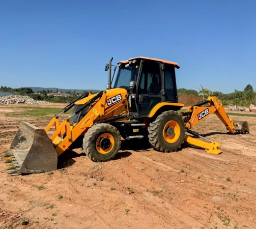 Retroescavadeira JCB 3CX ano 2020