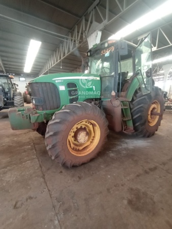 Trator John Deere 6180J ano 2013