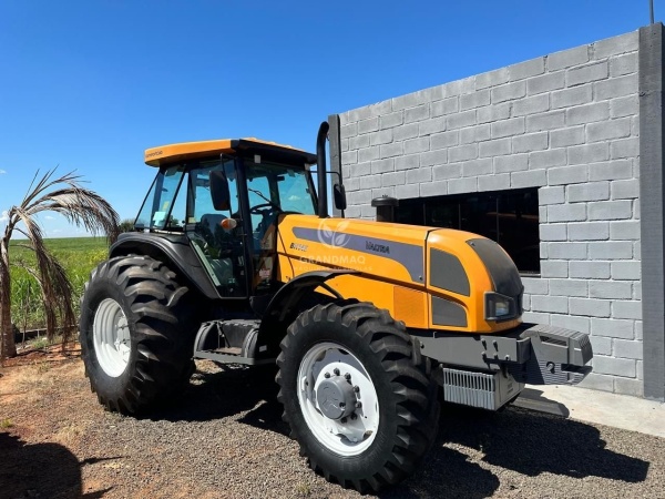 Trator Valtra BH145 ano 2013