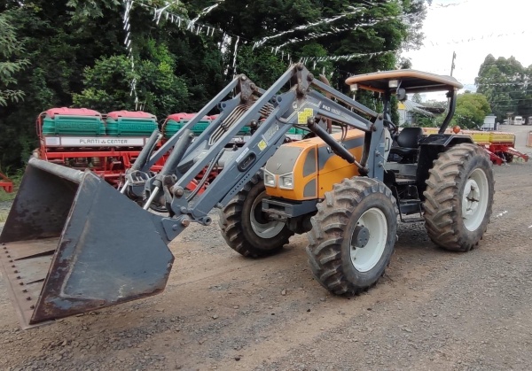 Trator Valtra A950 ano 2011