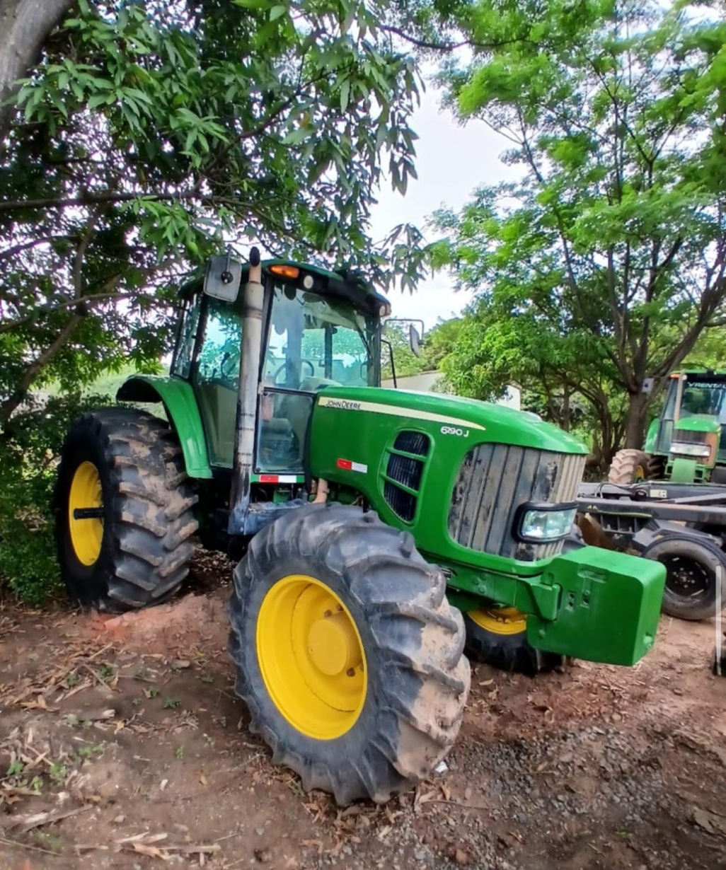 Trator John Deere 6190J ano 2019