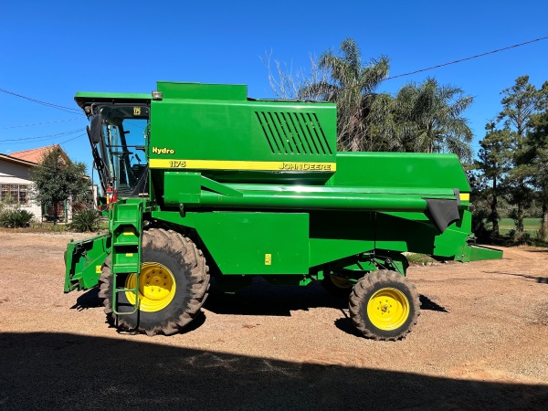 Colheitadeira John Deere 1175 ano 2012