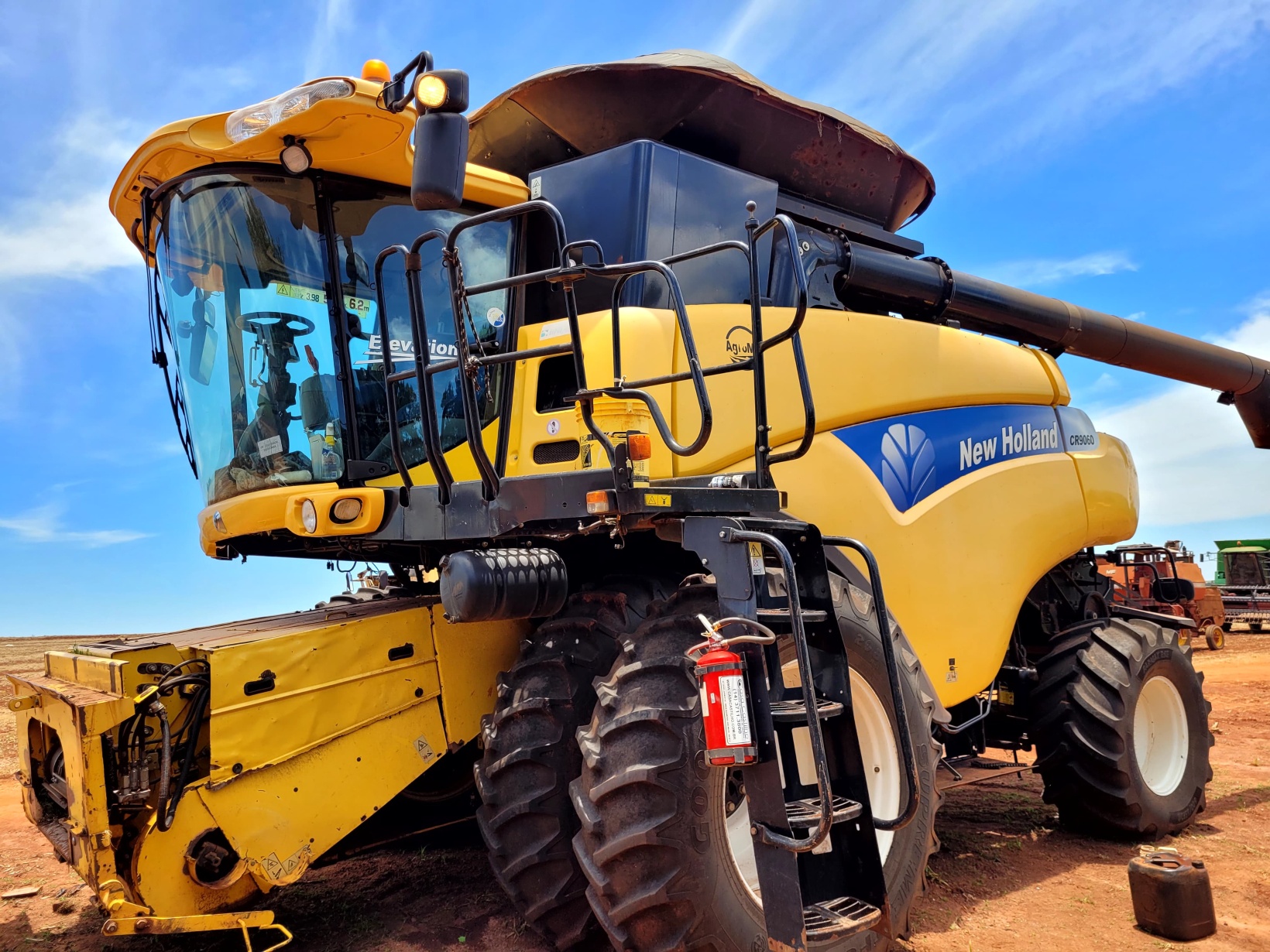 Colheitadeira New Holland CR 9060 ano 2011