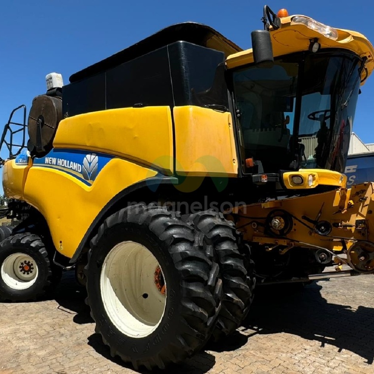 Colheitadeira New Holland CR 6080 ano 2014