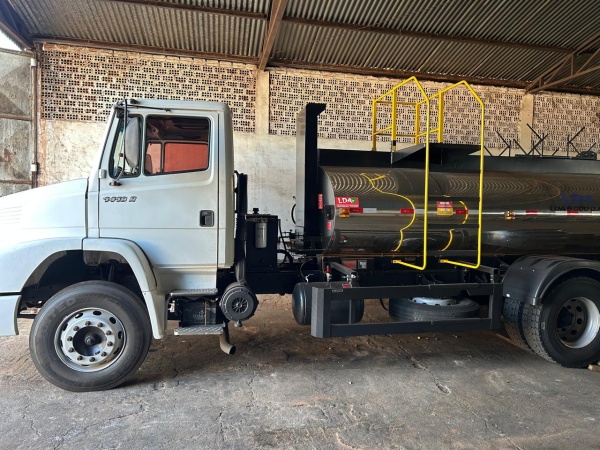 Caminhão Mercedes Benz L1418 ano 2001 - L1418 - Caminhões e Carretas
