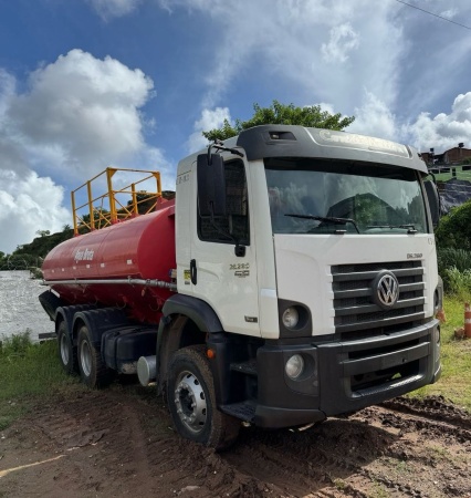 Caminhão Volkswagen 26-280 ano 2014