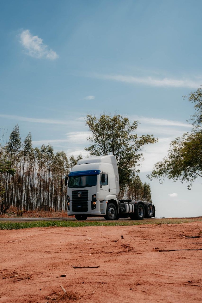 Caminhão Volkswagen 25360 6x2 ano 2023