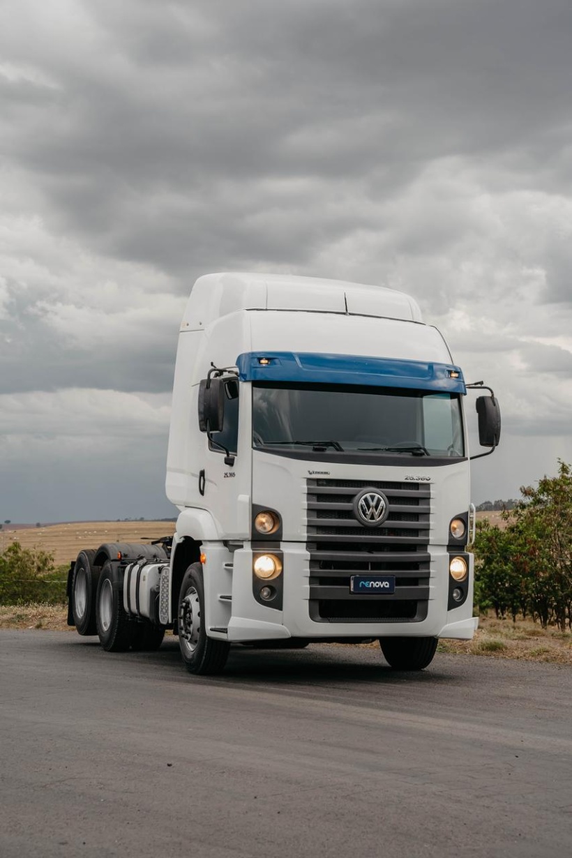 Caminhão Volkswagen 25360 6x2 ano 2023