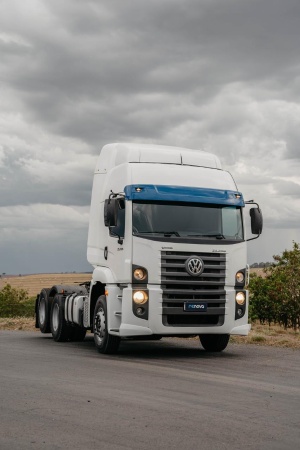 Caminhão Volkswagen 25360 6x2 ano 2023