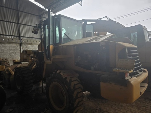 Pá Carregadeira Komatsu WA 200 ano 2011