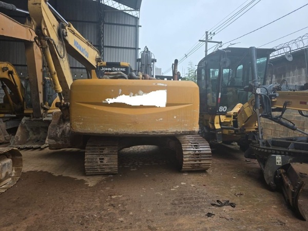 Escavadeira John Deere 210G ano 2014