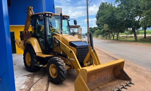 Retroescavadeira Caterpillar 416 F2 ano 2018