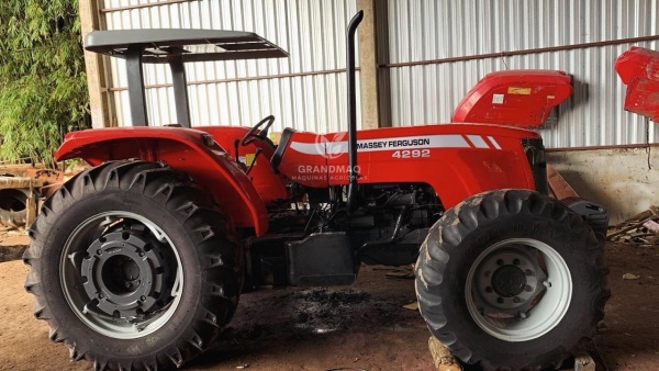 Trator Massey Ferguson 4292 ano 2013