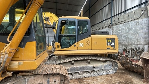 Escavadeira Komatsu PC160 ano 2010