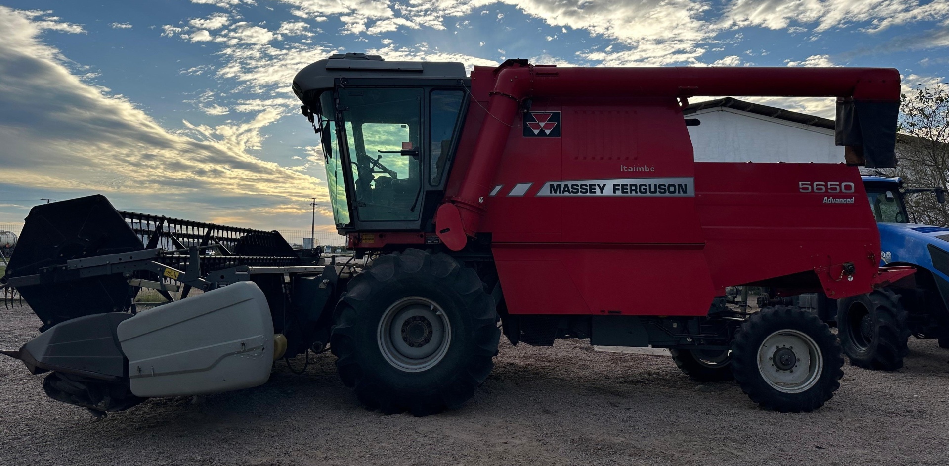 Colheitadeira Massey Ferguson MF 5650 Advanced ano 2010