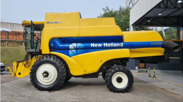 Colheitadeira New Holland CS660 ano 2011