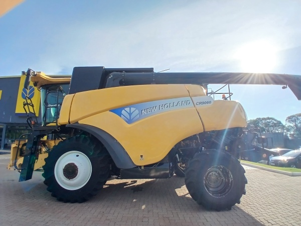 Colheitadeira New Holland CR 9060 ano 2013